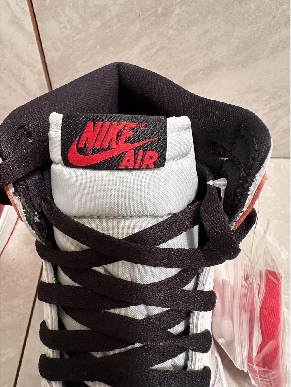 Nike Air Jordan 1 Retro High OG Heritage Chicago white/red/black sneakers Size 9 - Picture 3 of 12